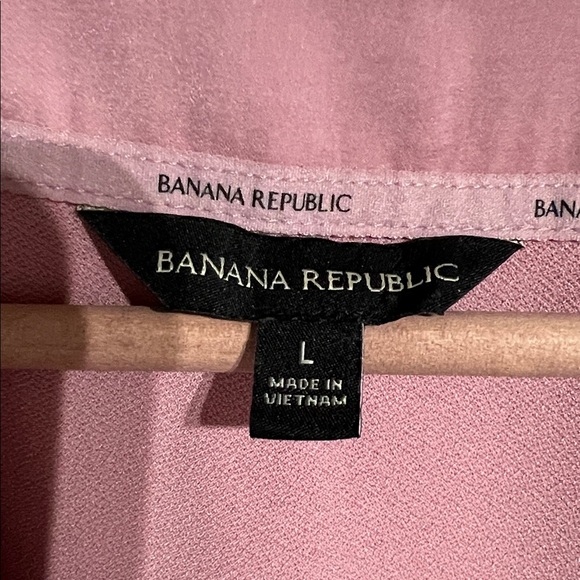 Banana Republic Mauve V-Neck Blouse - Picture 2 of 3